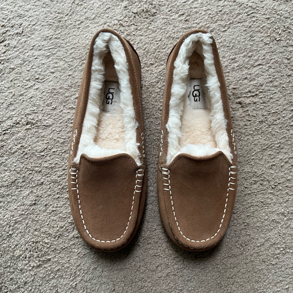 NEW!  Ugg Ansley